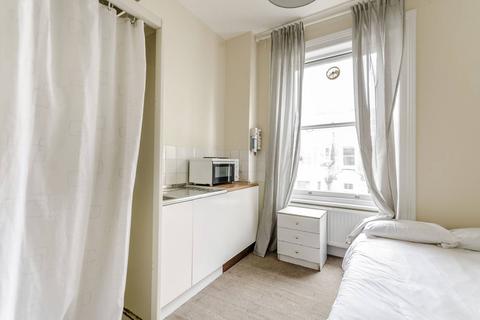 Studio to rent, Barons Court, Barons Court, London, W14