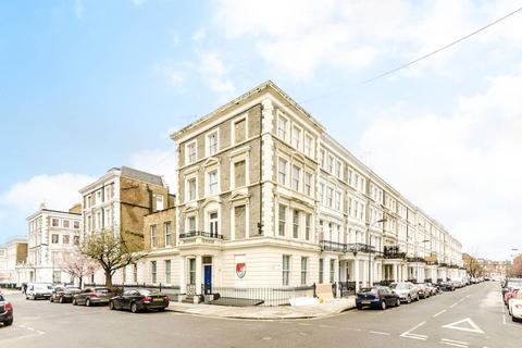 Studio to rent, Barons Court, Barons Court, London, W14