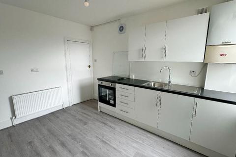 3 bedroom semi-detached house to rent, Dickerage Lane, New Malden