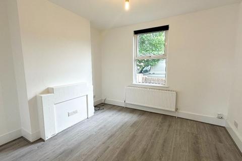 3 bedroom semi-detached house to rent, Dickerage Lane, New Malden
