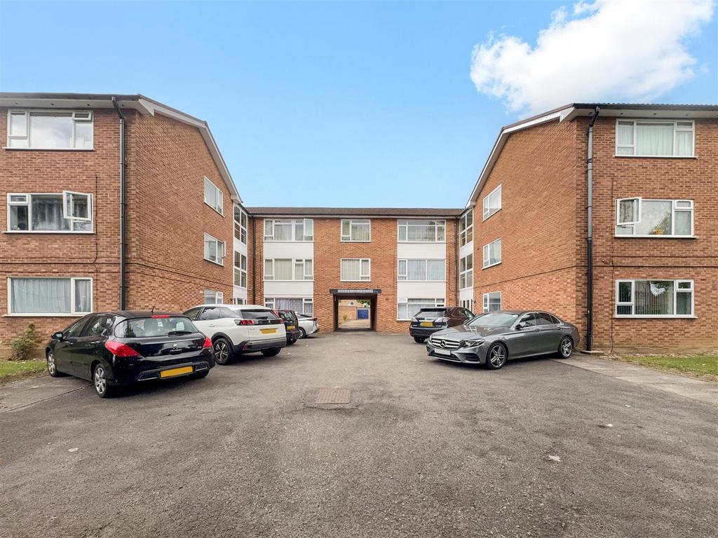 1 Bedford Court, Harrowdene Road - YGGzq OWMw Kc9 Vc V