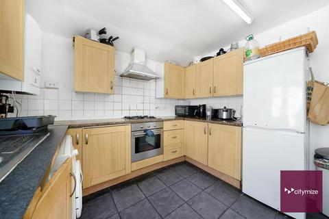 3 bedroom flat for sale, Katherine Road, London