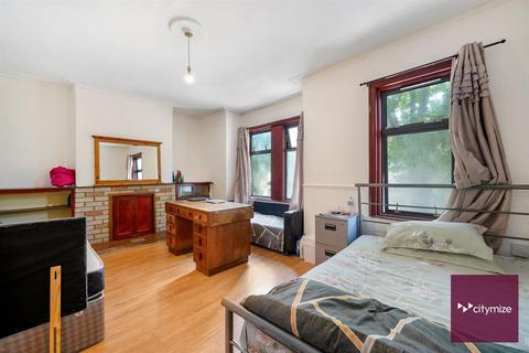 3 bedroom flat for sale, Katherine Road, London