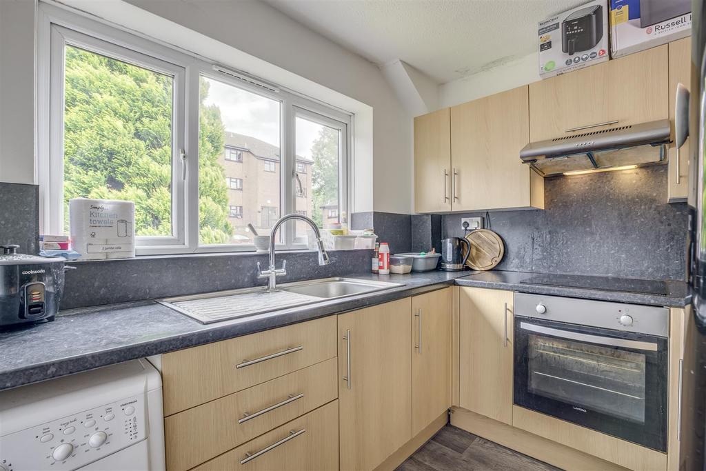 3 Kaybridge Close, HP13 7 HF-2.jpg