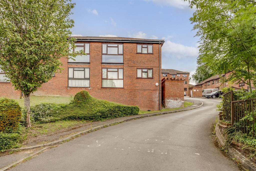 3 Kaybridge Close, HP13 7 HF-14.jpg