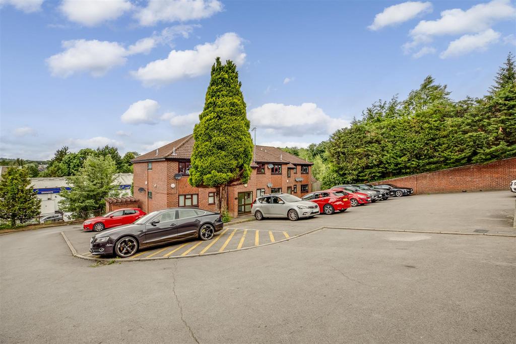 3 Kaybridge Close, HP13 7 HF-11.jpg