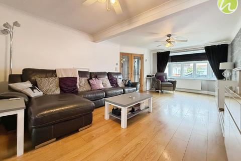 18 Tudor Avenue, Stanford-le-hope, SS17 8BX