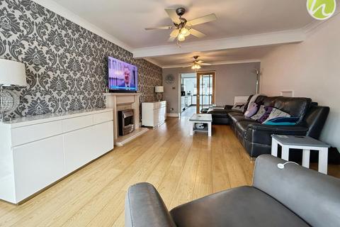 18 Tudor Avenue, Stanford-le-hope, SS17 8BX