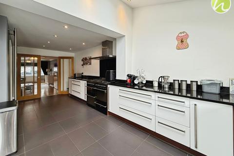18 Tudor Avenue, Stanford-le-hope, SS17 8BX