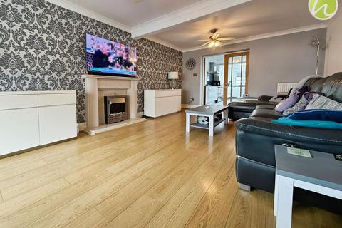 18 Tudor Avenue, Stanford-le-hope, SS17 8BX