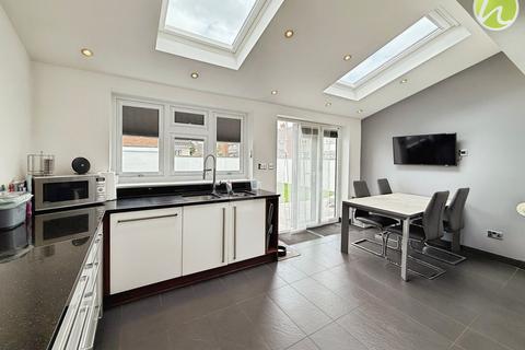18 Tudor Avenue, Stanford-le-hope, SS17 8BX