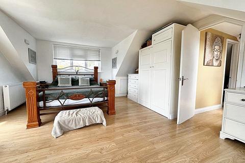 3 bedroom chalet for sale, Falmer Avenue, Saltdean, BN2 8FG