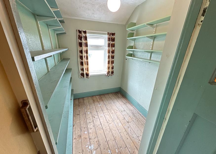 Child's bedroom / home office