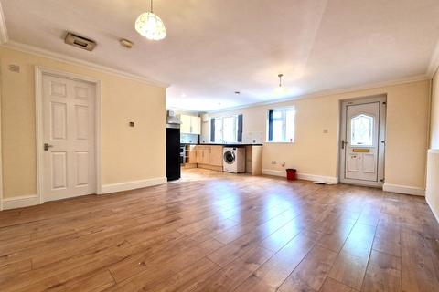 undefined, LUTON, LU2