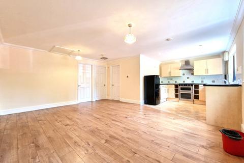 undefined, LUTON, LU2
