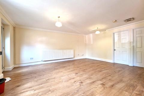 undefined, LUTON, LU2