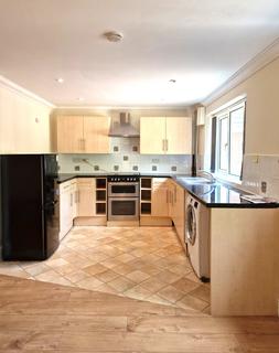 undefined, LUTON, LU2
