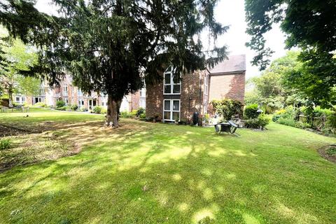 2 bedroom flat for sale, Coten End, Warwick