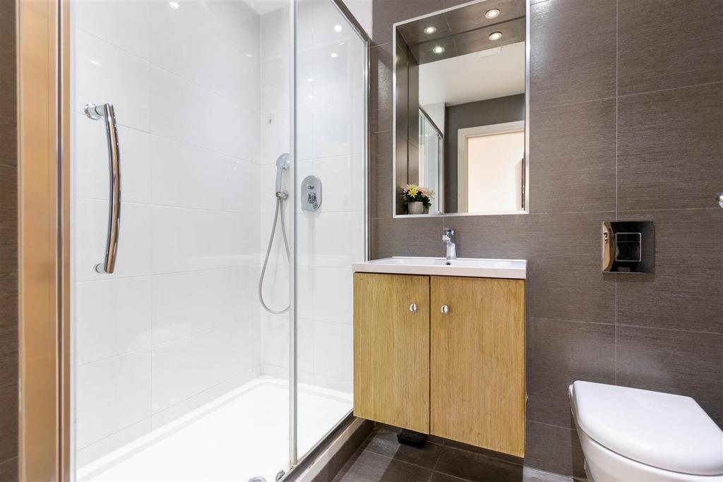 Bathroom 1-2.jpg