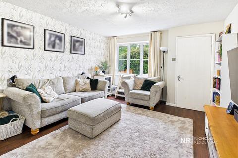 33 Pemberley Chase, West Ewell, Epsom, KT19 9LE
