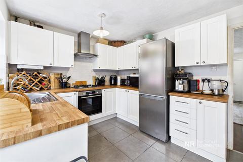 33 Pemberley Chase, West Ewell, Epsom, KT19 9LE