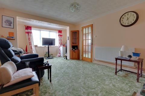 4 bedroom semi-detached house for sale, Rest-A-Wyle Avenue, Hayling Island