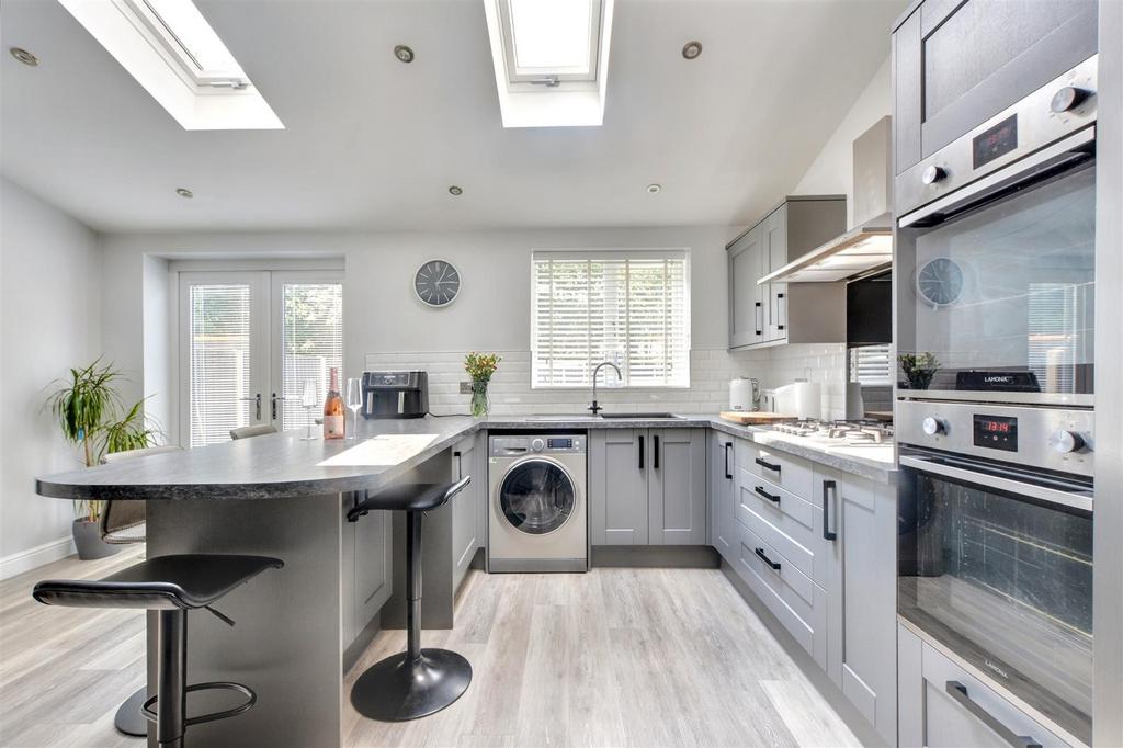 Kitchen 1.jpeg