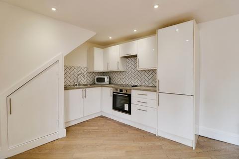 2 bedroom detached house to rent, Park Street, Westcliff-on-sea, SS0