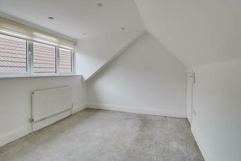 2 bedroom detached house to rent, Park Street, Westcliff-on-sea, SS0