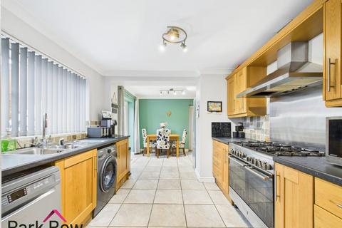 4 bedroom semi-detached house for sale, Byram Park Avenue, Byram, Knottingley