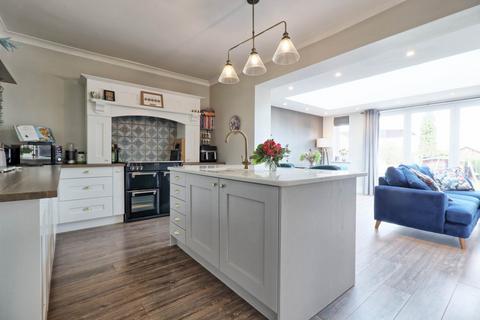 4 bedroom detached house for sale, Castle Road, Rayleigh