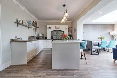 4 bedroom detached house for sale, Castle Road, Rayleigh