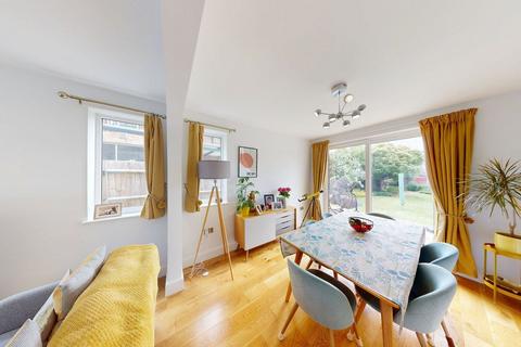 414 Field End Road, Ruislip, HA4 9PE