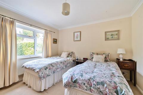 10 Gullivers Lane, Steeple Ashton, Trowbridge, BA14 6EQ