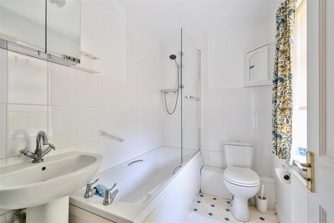 10 Gullivers Lane, Steeple Ashton, Trowbridge, BA14 6EQ
