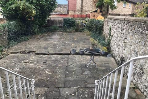 Studio to rent, Tonbridge Road Maidstone ME16