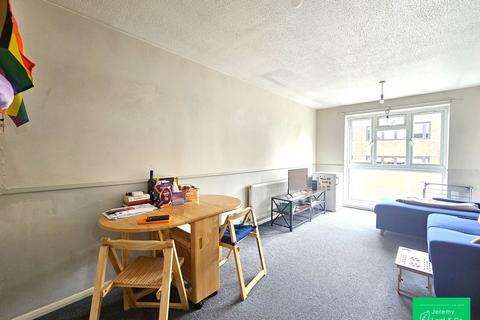 2 bedroom flat to rent, Diploma Court, East Finchley, N2