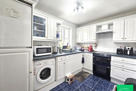 2 bedroom flat to rent, Diploma Court, East Finchley, N2