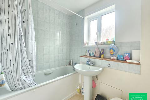2 bedroom flat to rent, Diploma Court, East Finchley, N2