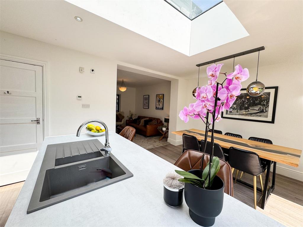 Open plan family room breakfast kitchen dining