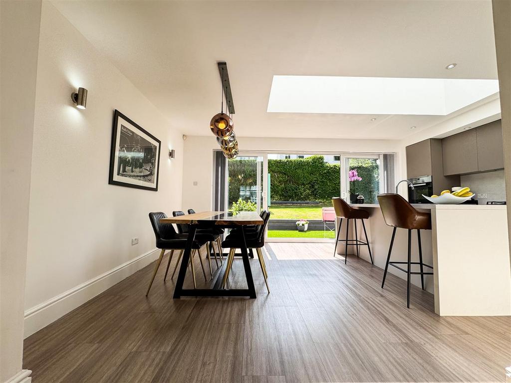 Open plan family room breakfast kitchen dining