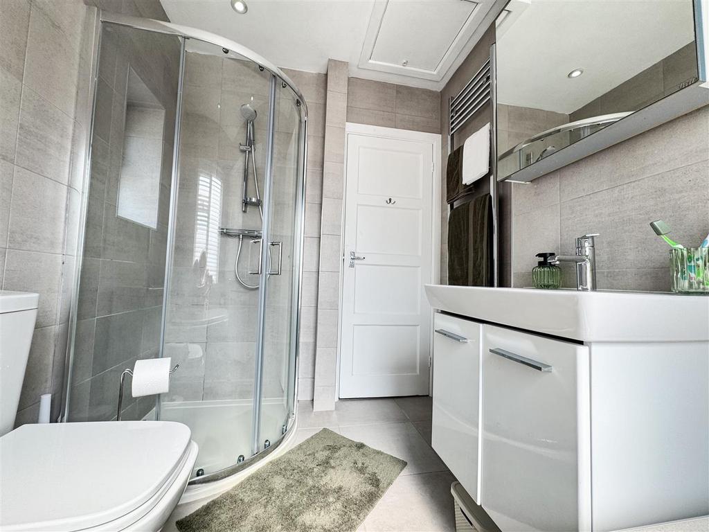 Family bath and shower room