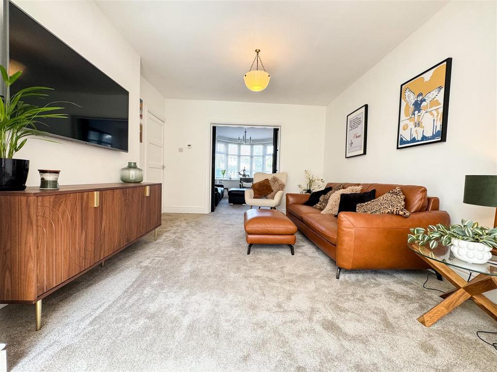 Open plan family room breakfast kitchen dining