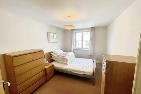 2 bedroom apartment to rent, Tudor Way, Woking GU21