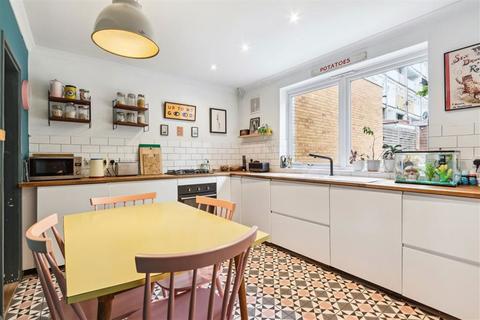 Saxton Close, London SE13