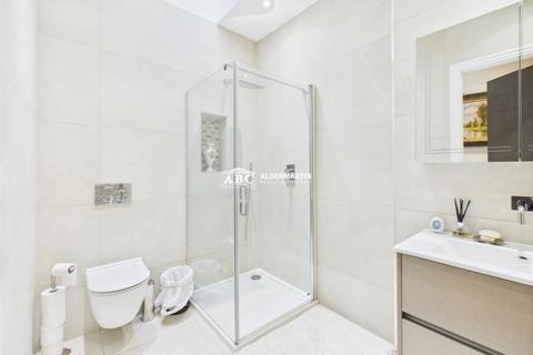 2 bedroom flat for sale, Tenterden Grove, London