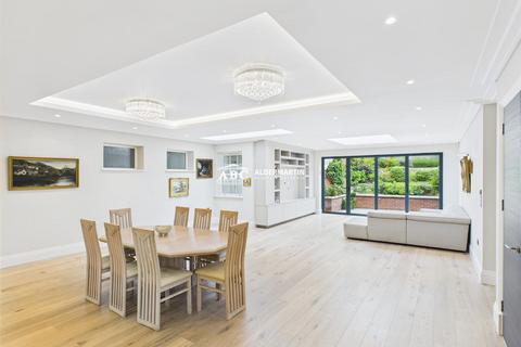 2 bedroom flat for sale, Tenterden Grove, London