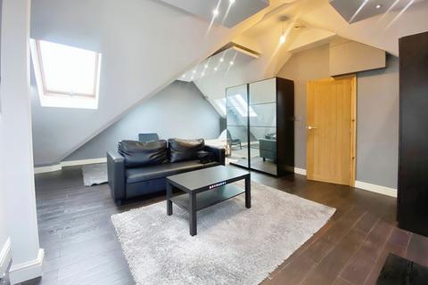 1 bedroom in a house share to rent, Houseshare, Woodford Avenue, Ilford, IG2 6XE