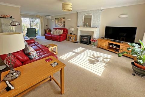 2 Penny Close, Exminster, Exeter, EX6 8SU