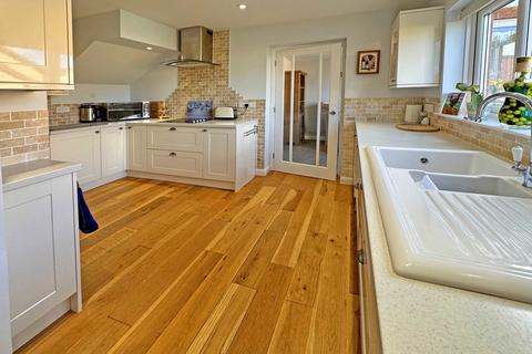 2 Penny Close, Exminster, Exeter, EX6 8SU